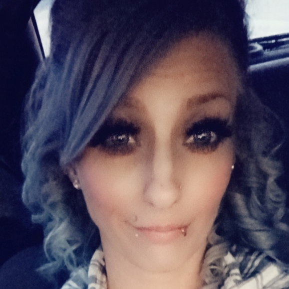 Meet your Posher, Stacey - Picture 2 of 5